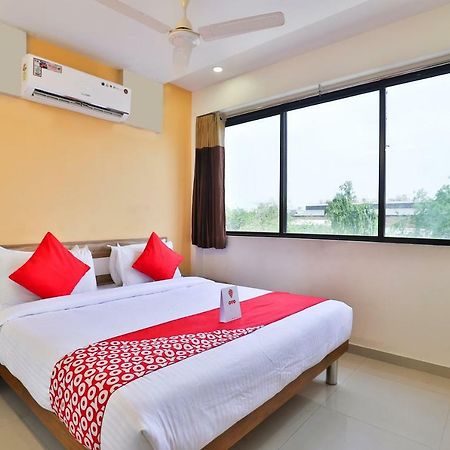 Oyo 15417 Red Rose Hotel Batwa Ngoại thất bức ảnh