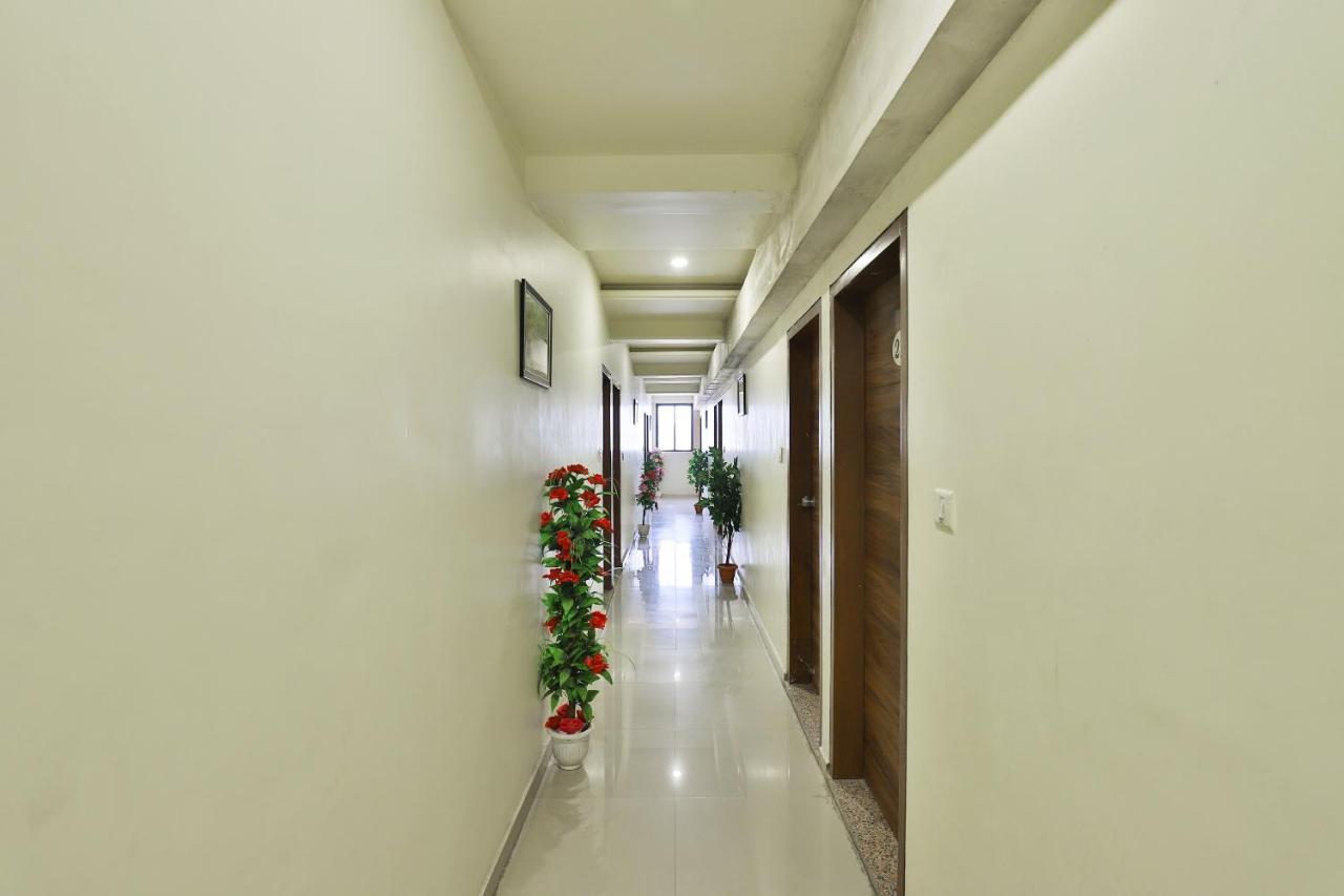Oyo 15417 Red Rose Hotel Batwa Ngoại thất bức ảnh