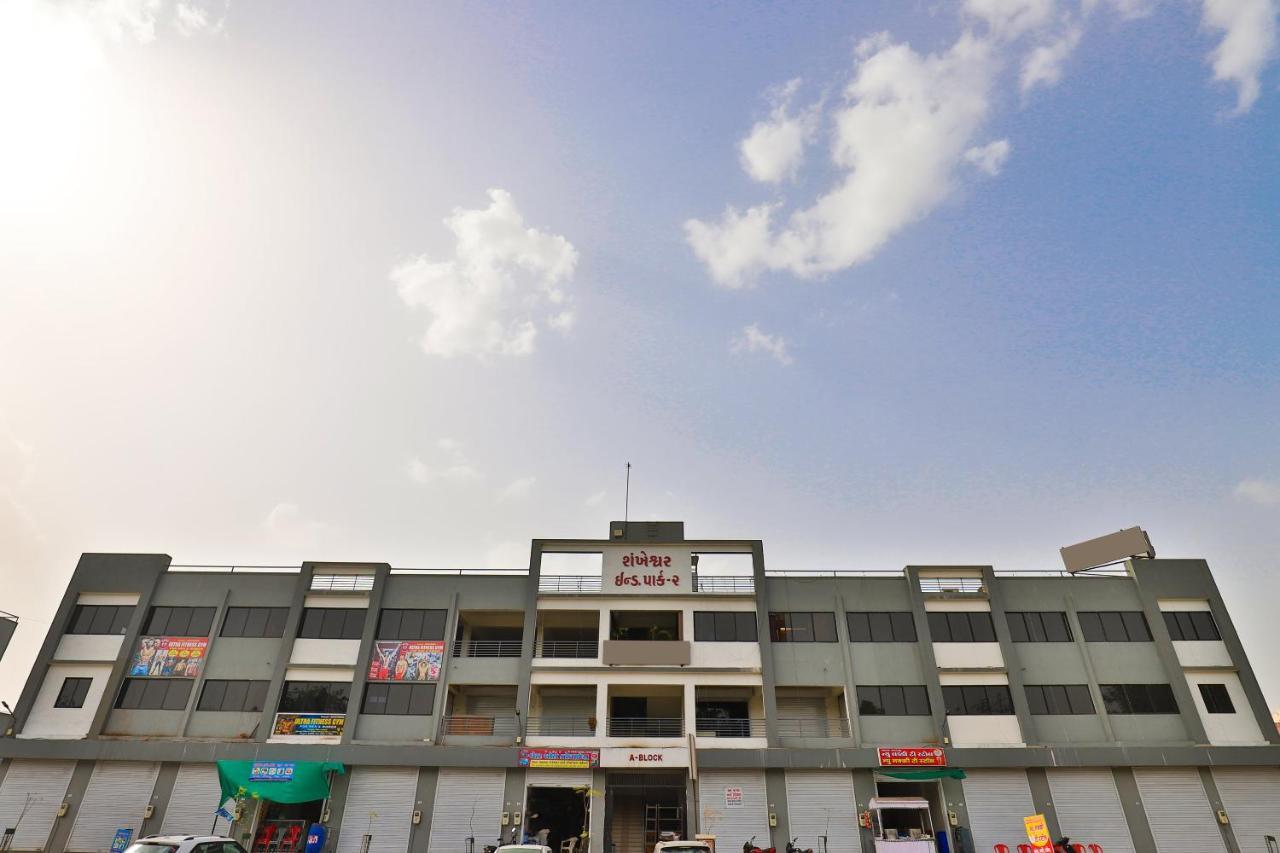 Oyo 15417 Red Rose Hotel Batwa Ngoại thất bức ảnh